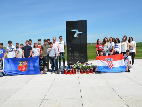 FOTO: Učenici OŠ Fra Jeronima Vladića posjetili Vukovar