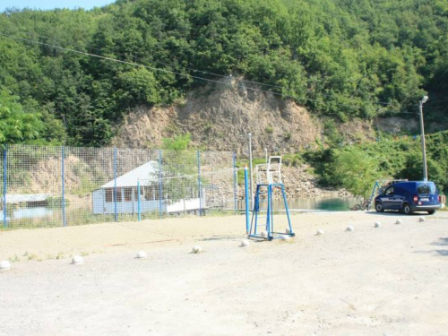 FOTO: Akcija čišćenja odmorišta i plaže na Gračacu