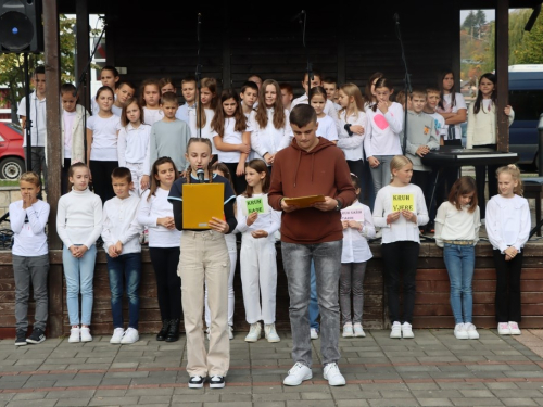 FOTO: Dani kruha u OŠ Marka Marulića Prozor