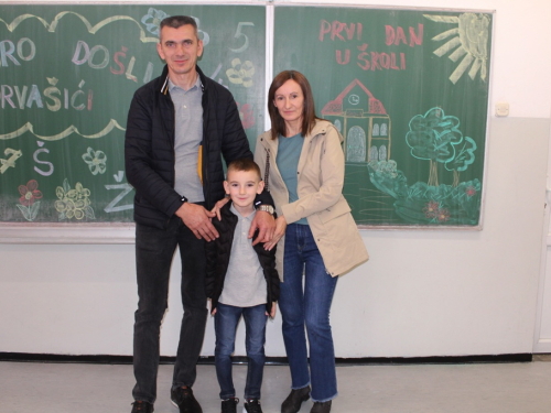 FOTO: U OŠ Marka Marulića u Prozoru upisano 29 učenika
