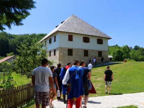 Povijesne hrvatske postrojbe posjetile Ramu i Šćit