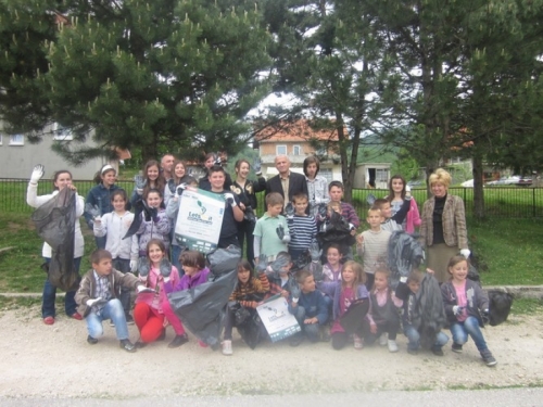 FOTO: Akcija "Let's do It  - očistimo zemlju za jedan dan" na Uzdolu
