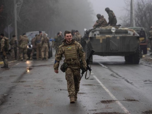 Veleposlanica Feldhusen: Njemačka će poslati teško naoružanje u Ukrajinu