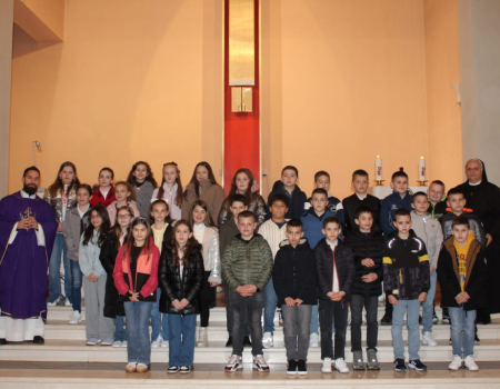 FOTO: Predstavljanje budućih prvopričesnika u župi Prozor