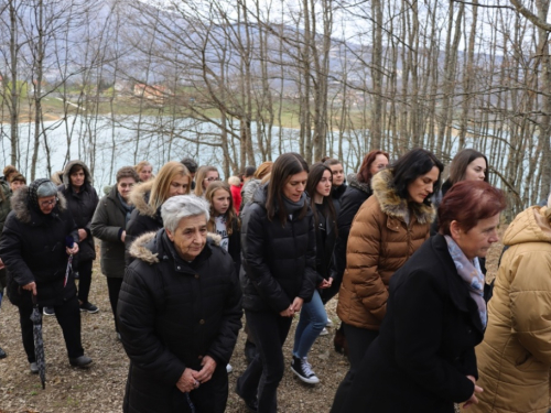 FOTO: Put križa kroz fratarski gaj na Šćitu