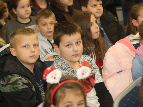 ​FOTO: Sv. Nikola razveselio mališane u Rumbocima