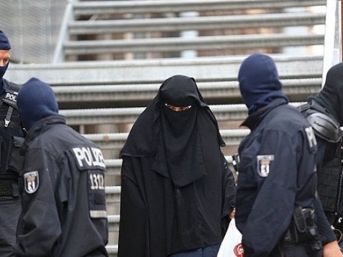 Oko 450 policajaca upalo u džamiju u Berlinu