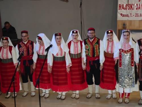 FOTO/VIDEO: Večer folklora u Prozoru