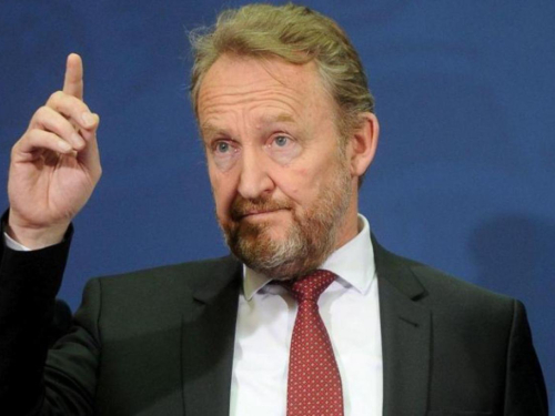 Izetbegović najavljuje nove udare na Hrvate i proziva ''trojku'' za ''izdaju''