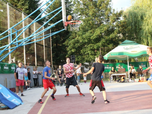 FOTO: Ekipa ''ALF Market'' osvojila Streetball za juniore