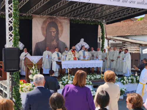 Mlada misa o. Davida Grbeša: Sin obitelji s četiri duhovna zvanja proslavio svoj veliki dan