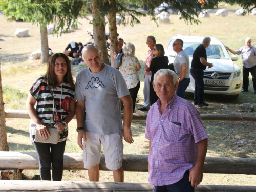 FOTO: Na Vranu služena sv. misa za poginule duvandžije