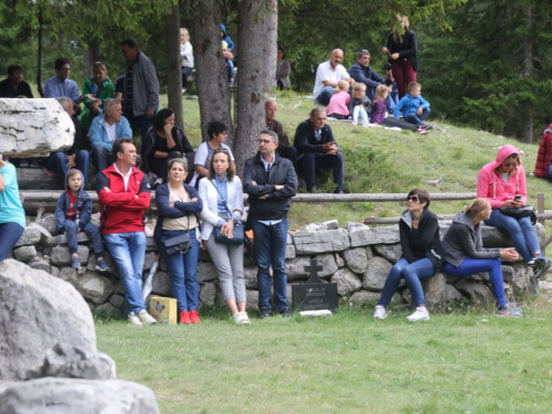 FOTO: Na Vranu služena sv. misa za poginule duvandžije