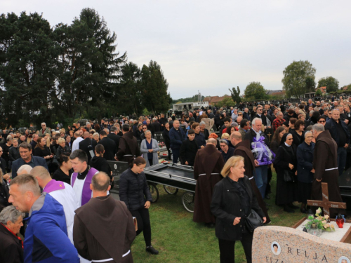 FOTO: Sahranjen fra Mario Radman, bivši župnik župe Rumboci