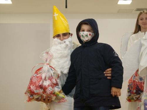 FOTO: Sv. Nikola razveselio mališane u Rumbocima