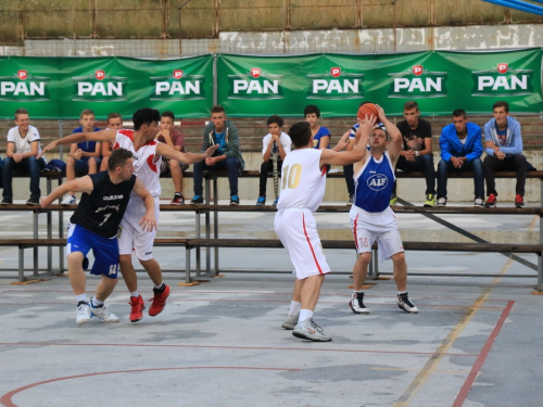 FOTO: U Prozoru počeo 13. Streetball turnir