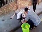 Kinez porodio ženu na ulici