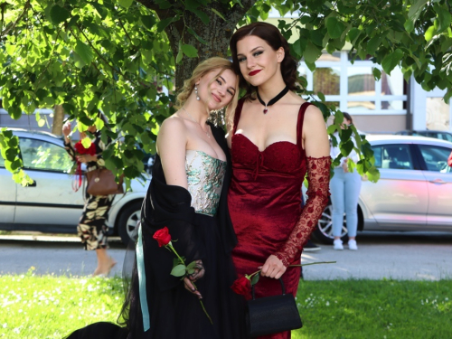 FOTO/VIDEO: Matura 2024. - Defile mladosti na ulicama Prozora