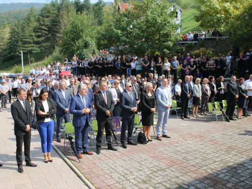 FOTO/VIDEO: Na Uzdolu obilježena 23. obljetnica stravičnog pokolja nad Hrvatima