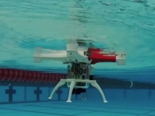 Dron koji leti, pliva i roni!