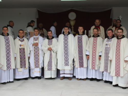 FOTO: Mlada misa fra Antonia Baketarića u Rumbocima