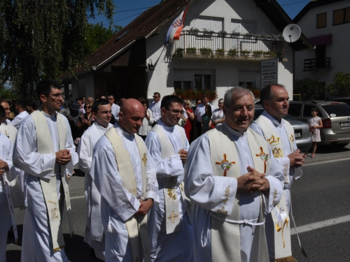 FOTO/VIDEO: Mlada misa vlč. Tomislava Varele