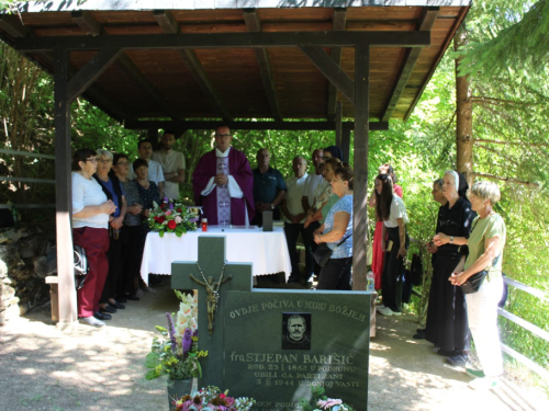 FOTO: Hodočašće na grob fra Stjepana Barišića u župi Uzdol