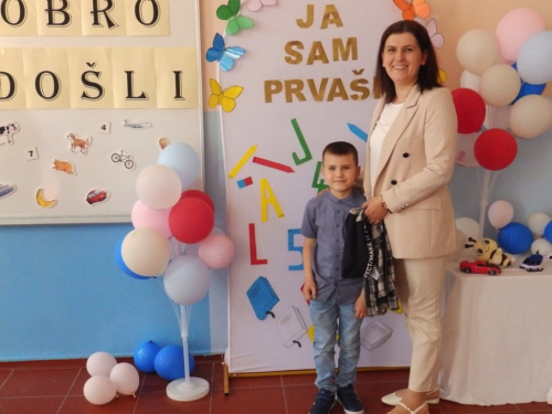 FOTO: U OŠ fra Jeronima Vladića Ripci upisano 19 prvašića