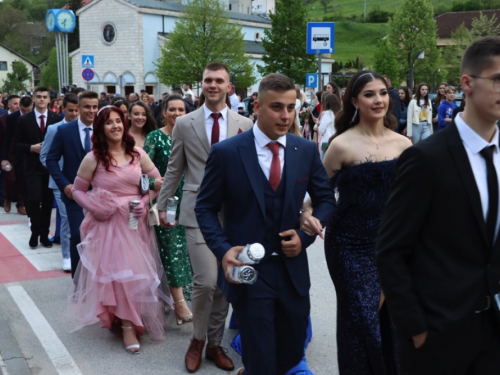 FOTO/VIDEO: Matura 2023. - Defile mladosti na ulicama Prozora