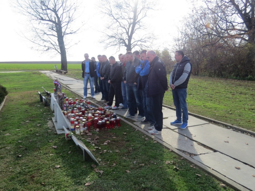 FOTO: Ramljaci na druženju kod Mladena Papka, iločkog vinara ramskih korijena