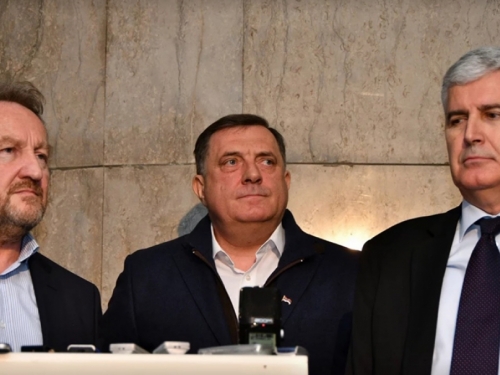 Dodik poručio da neće inicirati sastanak sa Izetbegovićem i Čovićem