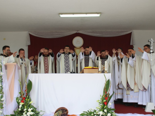 FOTO: Mlada misa fra Antonia Baketarića u Rumbocima