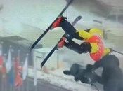 Finski skijaš izgubio kontrolu i završio na glavi snimatelja