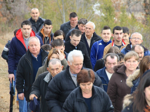 FOTO: Mr. Pero Brajko predvodio put križa na Uzdolu