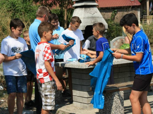 FOTO: Akcija čišćenja odmorišta i plaže na Gračacu