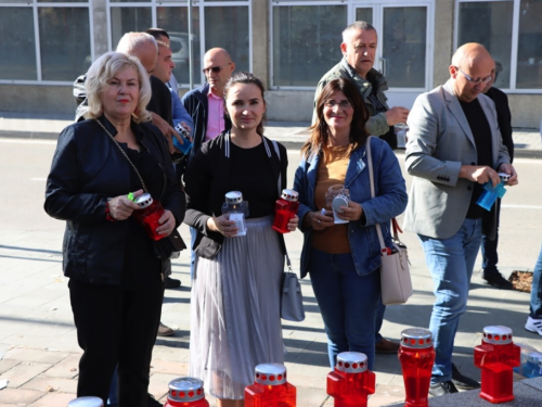 FOTO: Povodom Svih svetih u Prozoru zapaljene svijeće za poginule i preminule branitelje