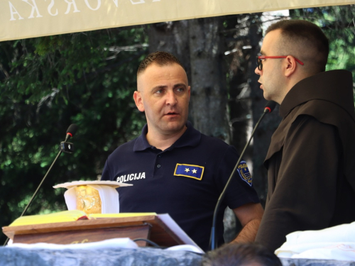 FOTO/VIDEO: Tisuće hodočasnika okupilo se na Kedžari u spomen na Divu Grabovčevu