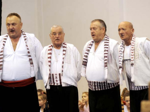 FOTO: Ramci na ''Običajima starog zavičaja'' okupili folkloraše iz tri države