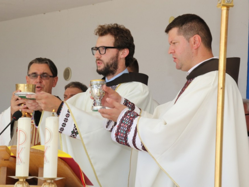 FOTO: Mlada misa fra Franje Barabana u Rumbocima