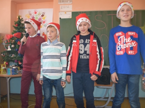 FOTO/VIDEO: Božićna priredba u OŠ fra Jeronim Vladić Ripci