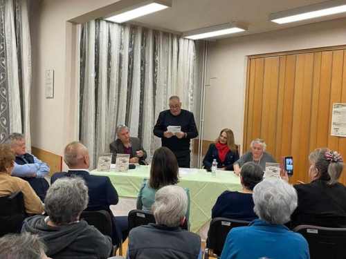 FOTO: Ramljak Ivan Čuljak u Bjelovaru predstavio svoju treću zbirku pjesama