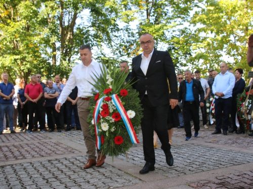 FOTO: Obilježena 28. obljetnica stradanja Hrvata na Uzdolu