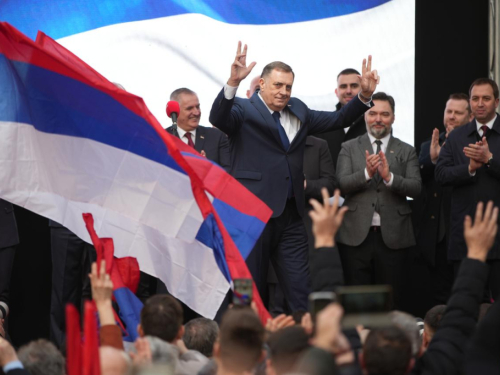 Upitno tko će iduća tri mjeseca voditi RS te hoće li referendum spasiti Dodika