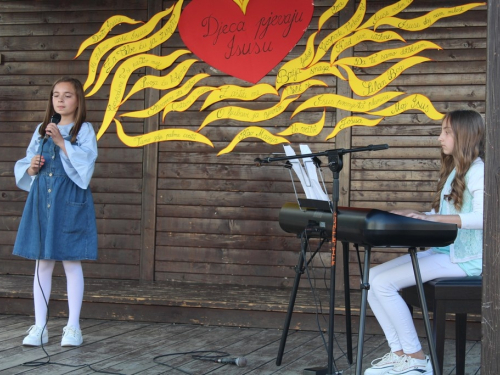 FOTO: U Prozoru održan dječji festival 'Djeca pjevaju Isusu'