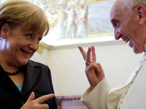 Oprostili se Merkel i papa Franjo