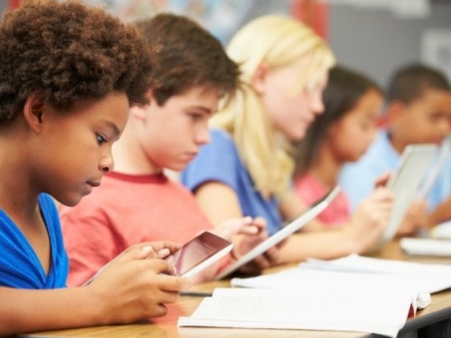 10 razloga zbog kojih trebate zabraniti tehnologiju djeci