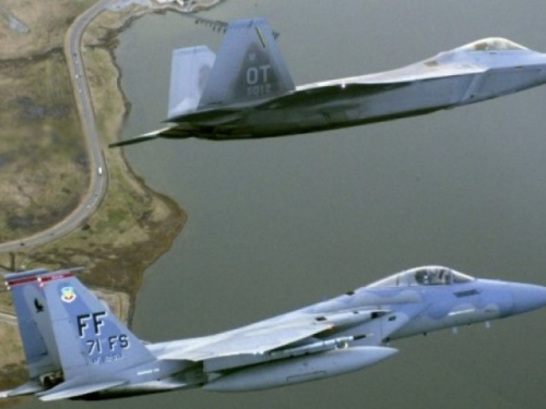 Četiri američka lovca F-22 sletjela u zrakoplovnu bazu blizu Seula
