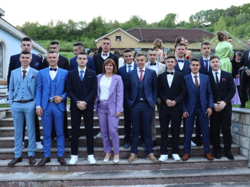 FOTO/VIDEO: Matura 2023. - Defile mladosti na ulicama Prozora