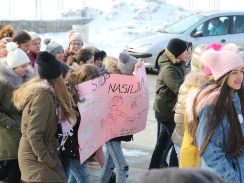 FOTO: ''Šetnja s porukom'' kroz Prozor