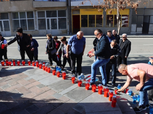FOTO: Povodom Svih svetih u Prozoru zapaljene svijeće za poginule i preminule branitelje